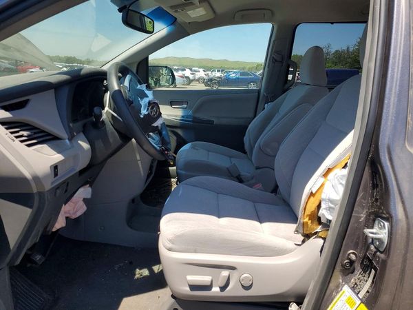 2016 TOYOTA SIENNA