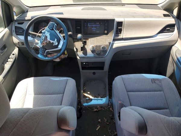 2016 TOYOTA SIENNA