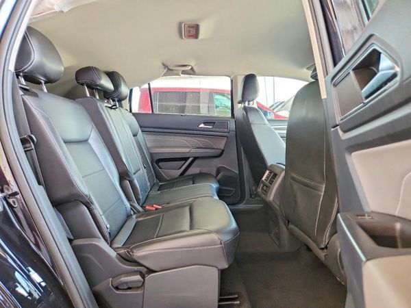 2021 VOLKSWAGEN ATLAS SE w/ Tech