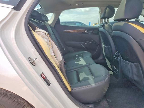 2017 KIA CADENZA