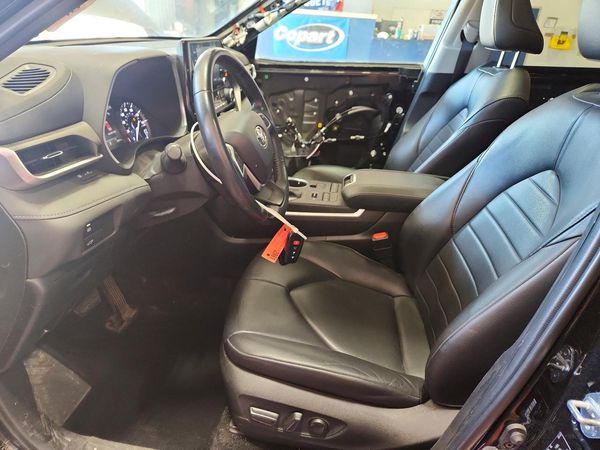 2022 TOYOTA HIGHLANDER XLE