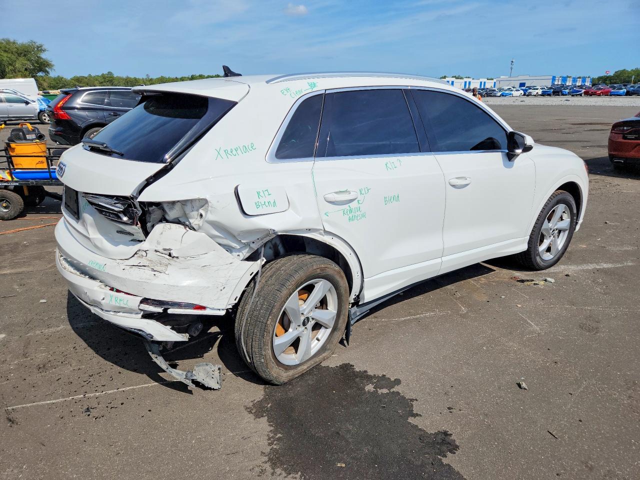 2021 AUDI Q3 quattro Premium