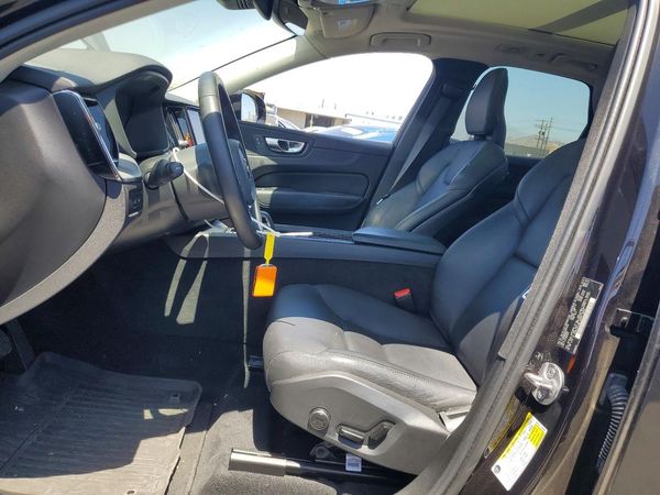 2024 VOLVO XC60 Core