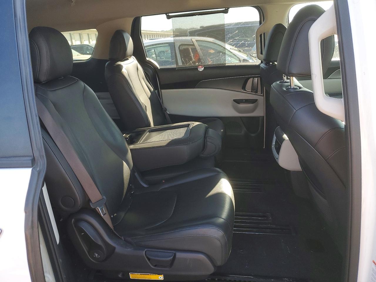 2023 KIA CARNIVAL LX, LX Seat Package