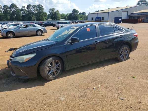 2016 TOYOTA CAMRY