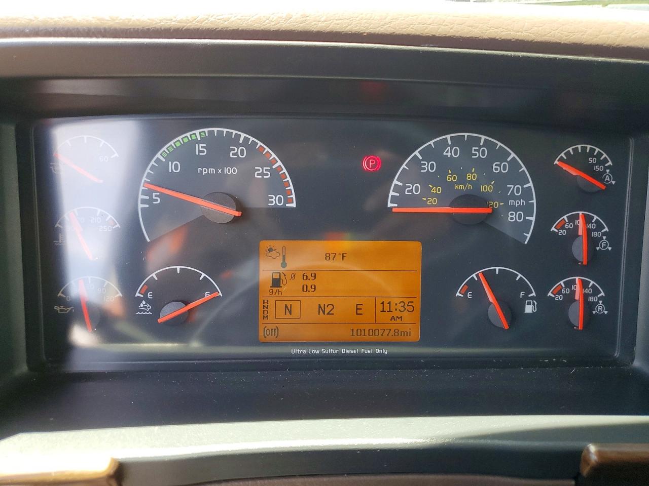 2014 VOLVO VN