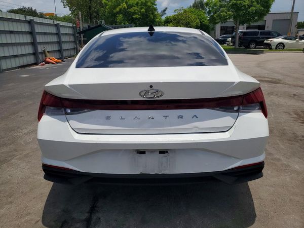 2021 HYUNDAI ELANTRA SE