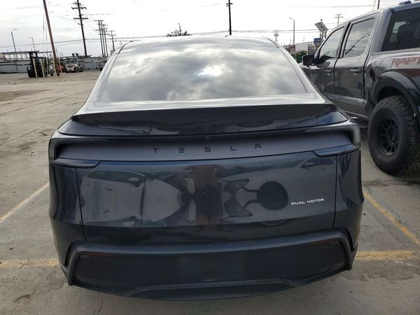 2026 TESLA MODEL Y