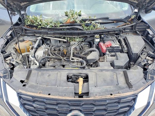 2021 NISSAN ROGUE SV — Engine bay