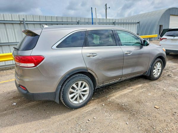 2016 KIA SORENTO L / LX