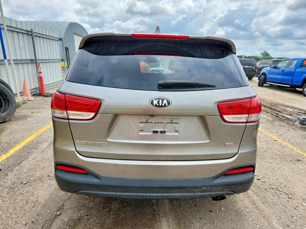 2016 KIA SORENTO L / LX