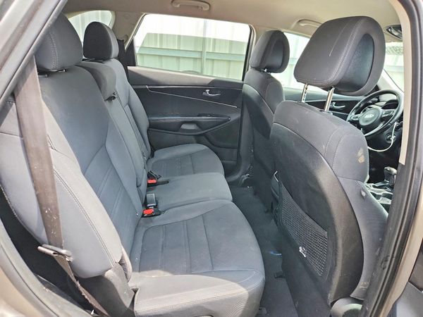 2016 KIA SORENTO L / LX