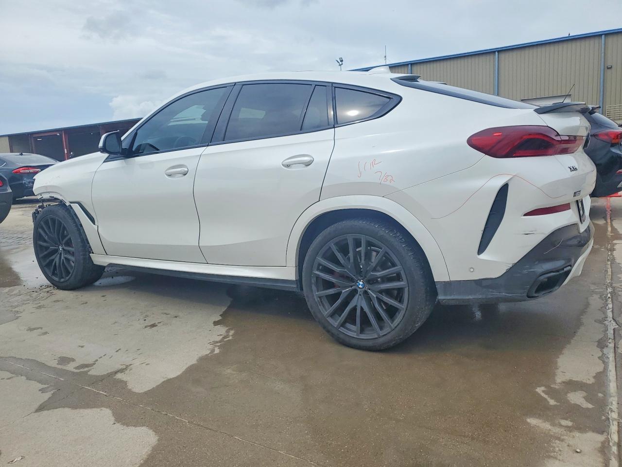 2021 BMW X6 M50i