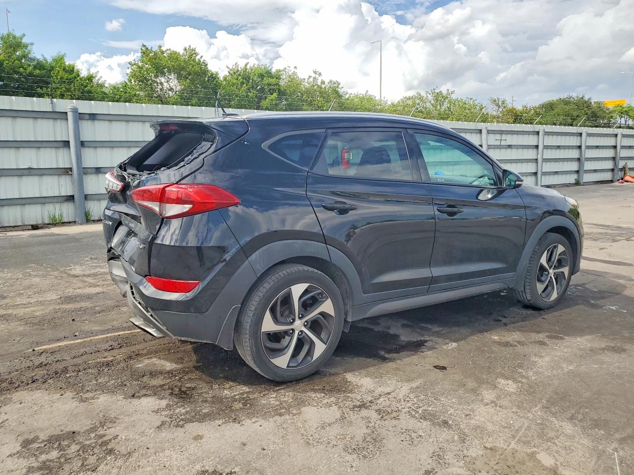 2016 HYUNDAI TUCSON