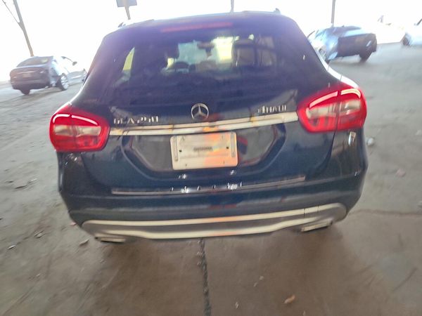 2016 MERCEDES-BENZ GLA