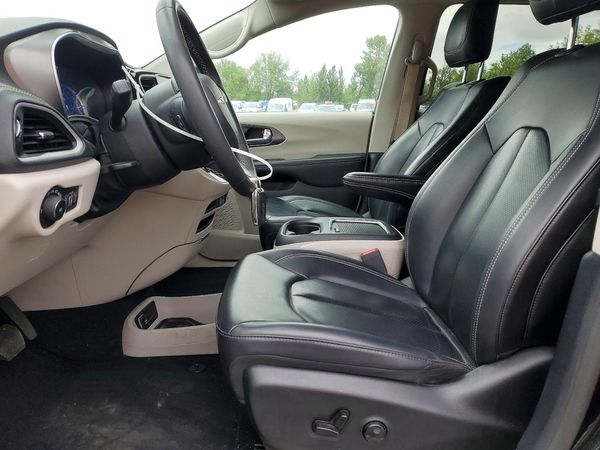 2024 CHRYSLER PACIFICA Select