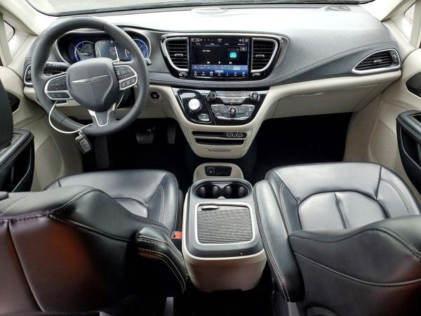 2024 CHRYSLER PACIFICA Select
