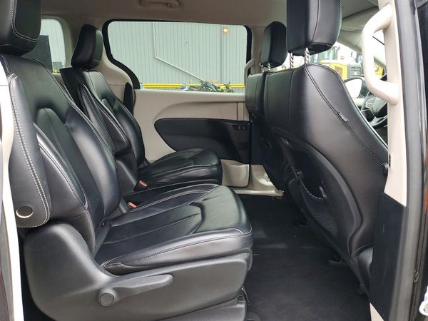 2024 CHRYSLER PACIFICA Select