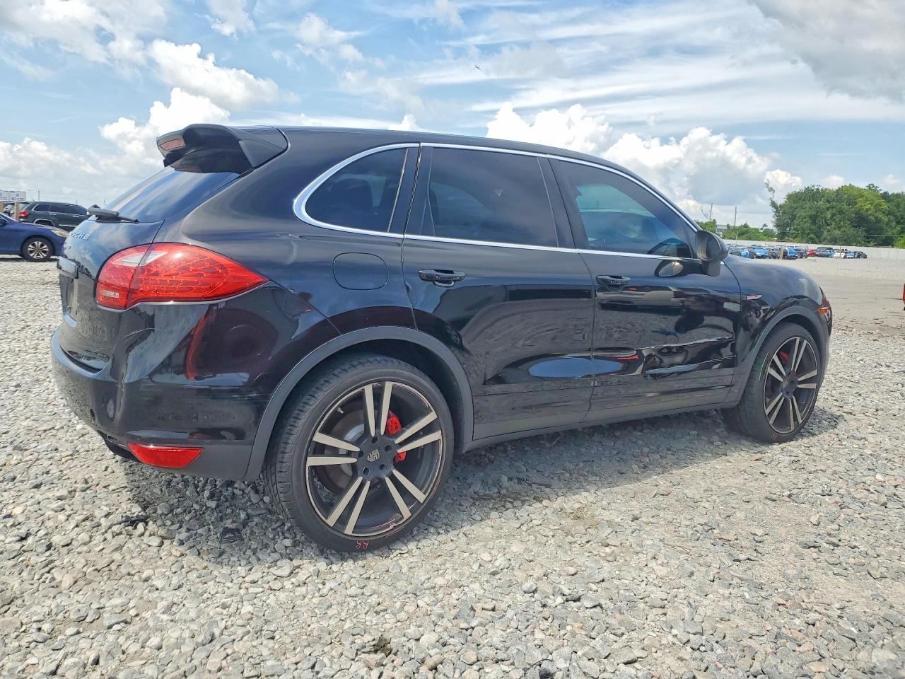 2013 PORSCHE CAYENNE