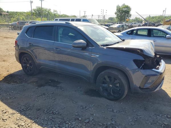 2023 VOLKSWAGEN TAOS SE w/Sunroof Pkg.