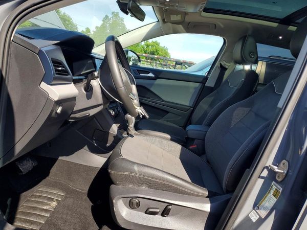 2023 VOLKSWAGEN TAOS SE w/Sunroof Pkg.