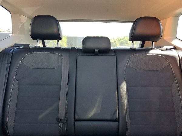 2023 VOLKSWAGEN TAOS SE w/Sunroof Pkg.