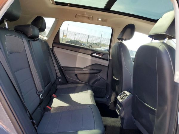 2023 VOLKSWAGEN TAOS SE w/Sunroof Pkg.