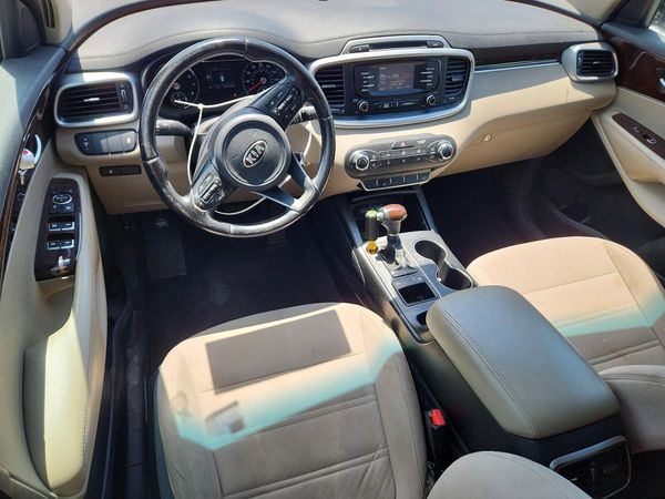 2016 KIA SORENTO L / LX