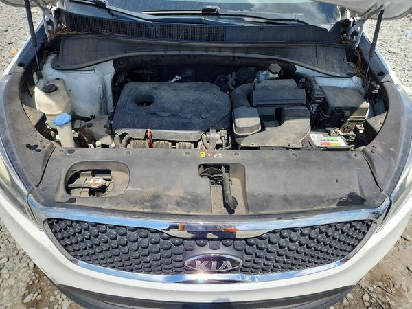 2016 KIA SORENTO L / LX