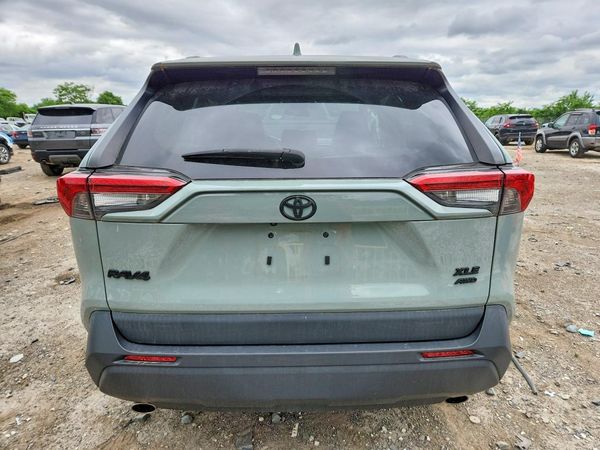 2022 TOYOTA RAV4 XLE