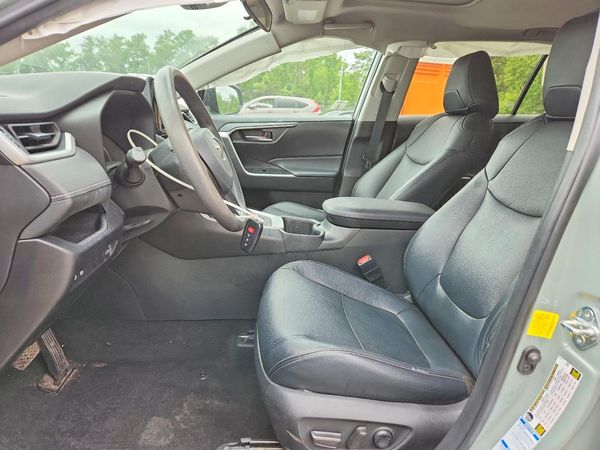 2022 TOYOTA RAV4 XLE