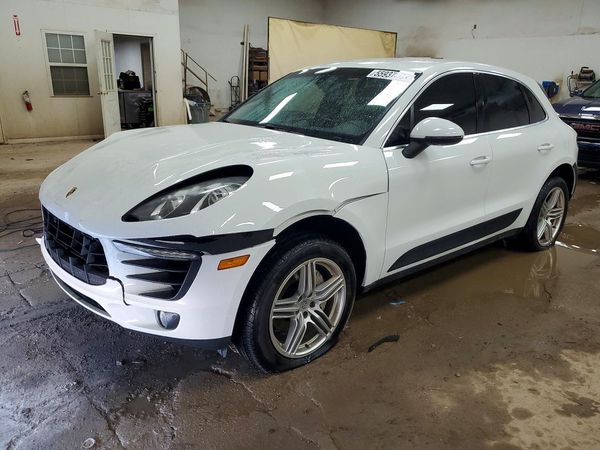 2016 PORSCHE MACAN