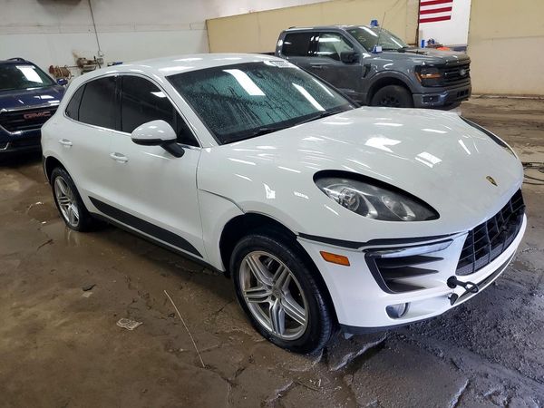2016 PORSCHE MACAN