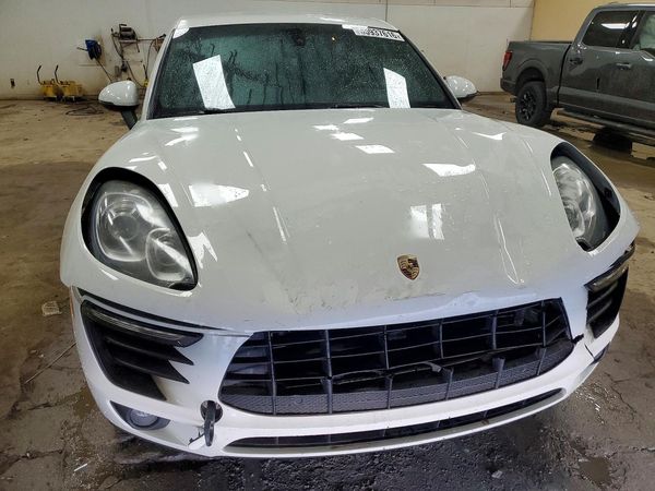 2016 PORSCHE MACAN