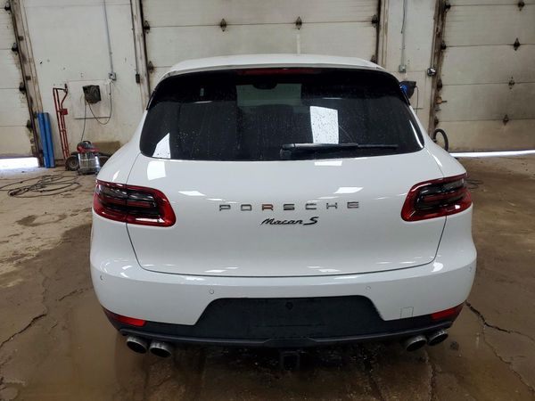 2016 PORSCHE MACAN