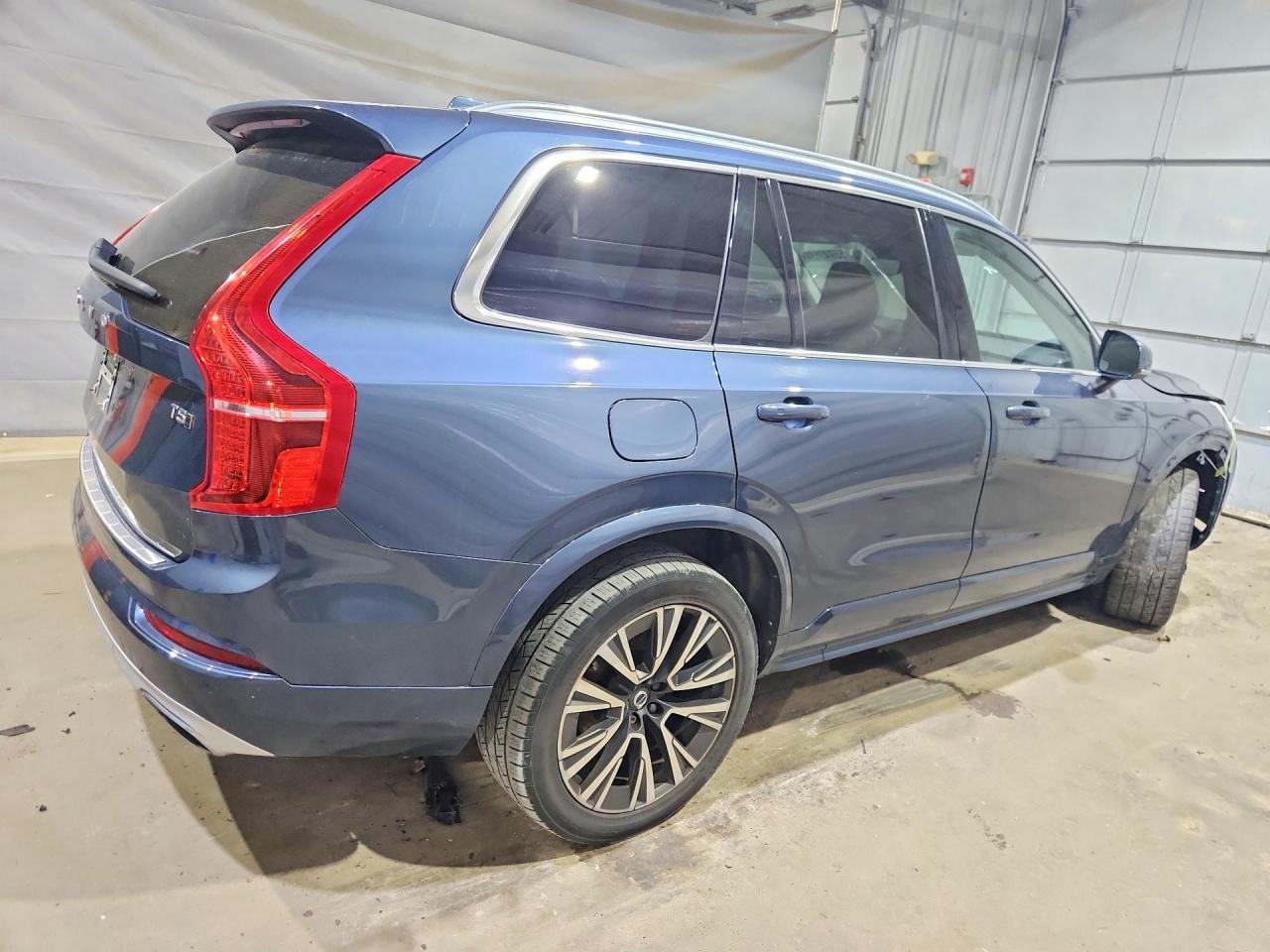 2020 VOLVO XC90 Momentum