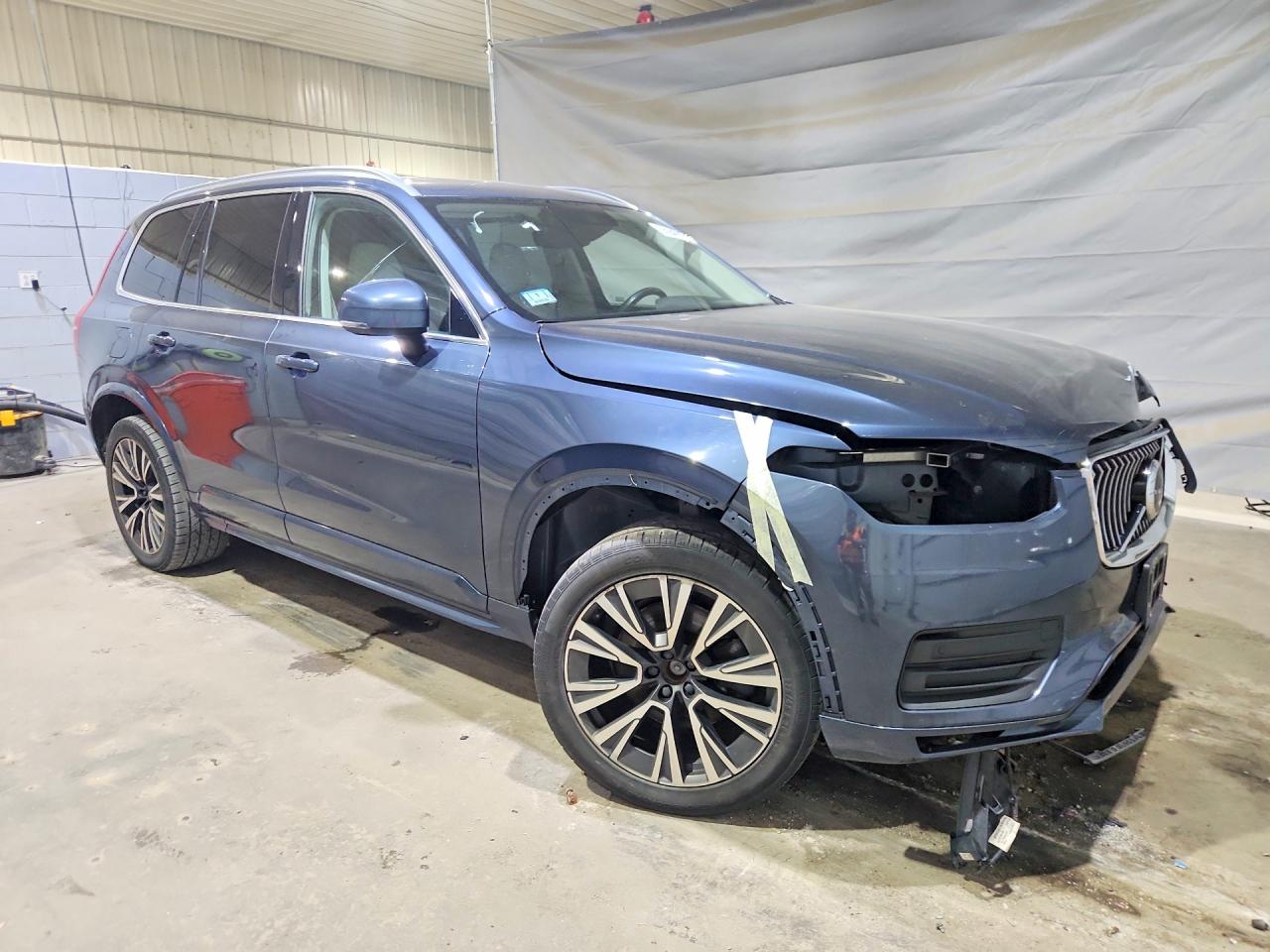 2020 VOLVO XC90 Momentum
