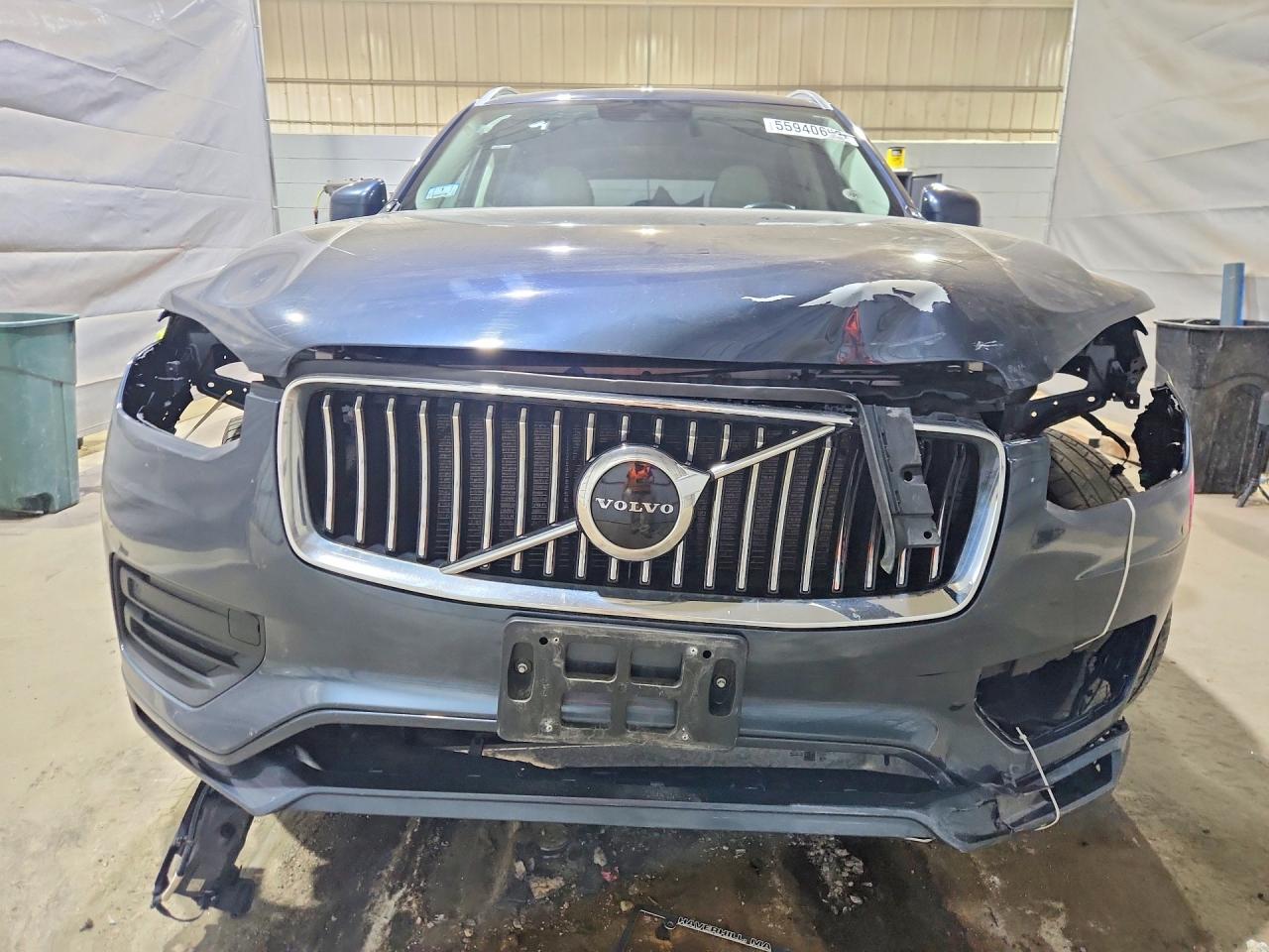 2020 VOLVO XC90 Momentum