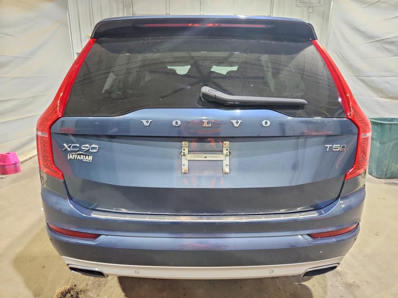 2020 VOLVO XC90 Momentum