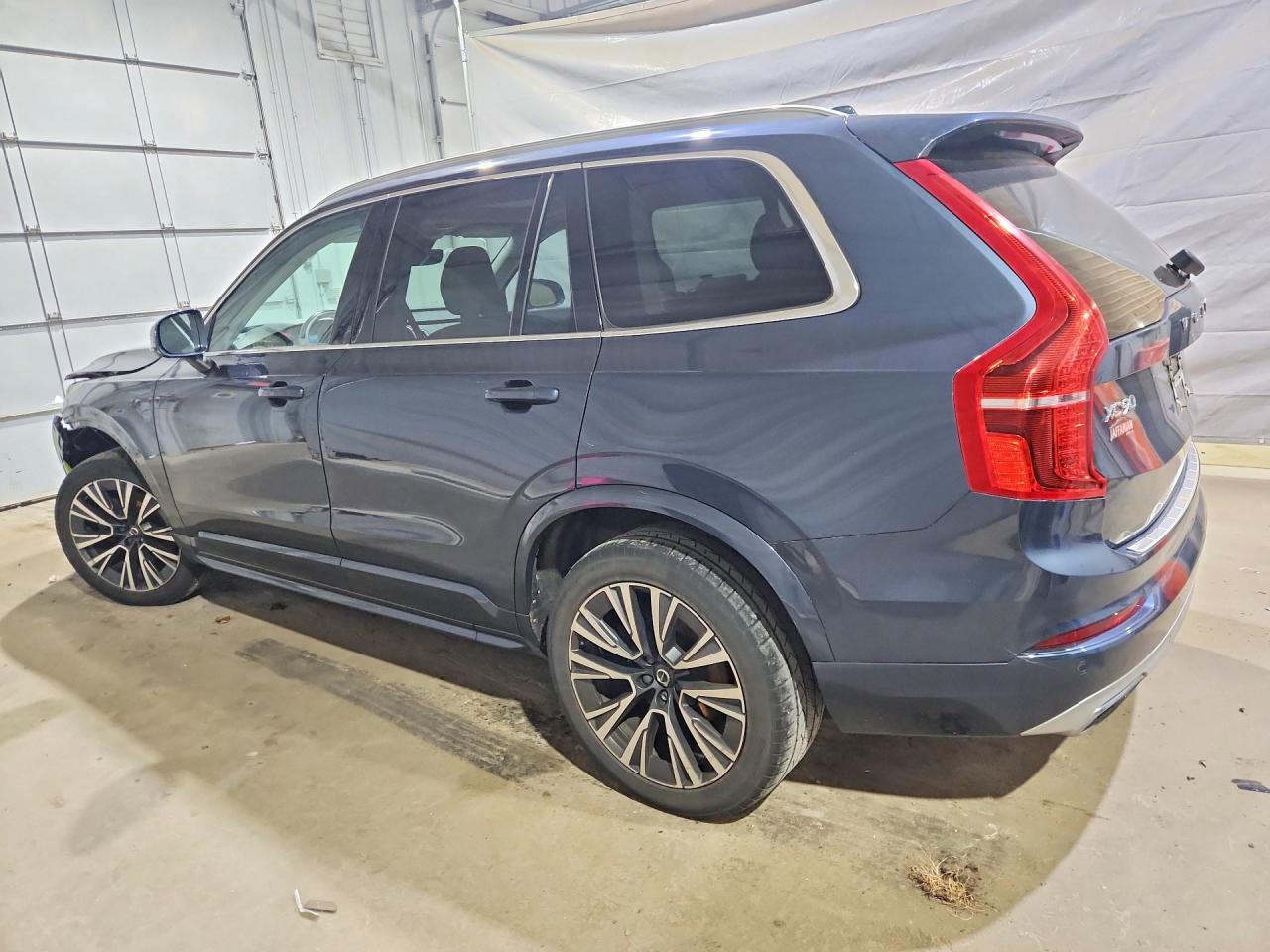 2020 VOLVO XC90 Momentum