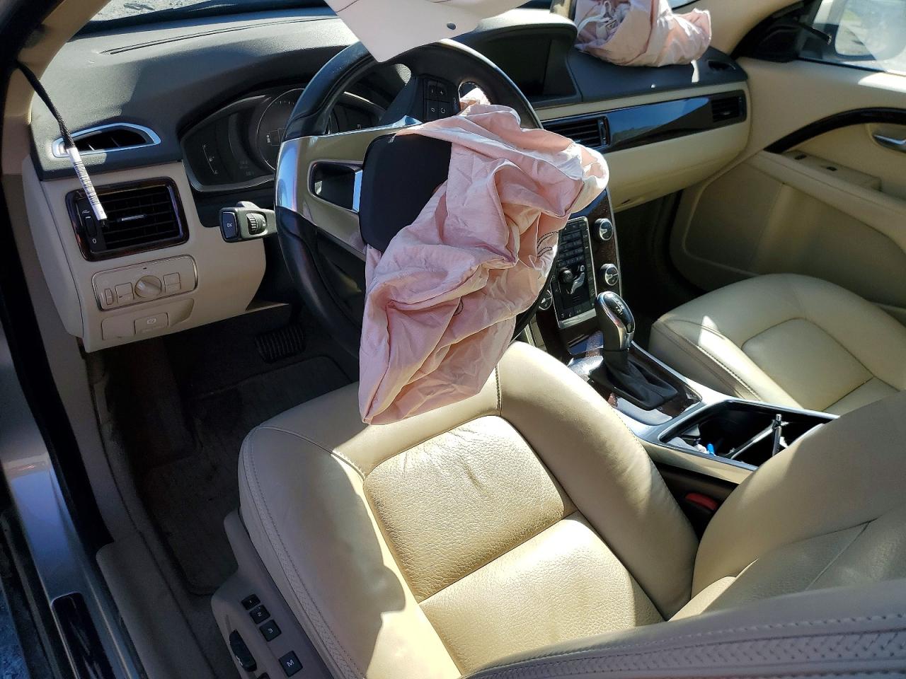 2014 VOLVO XC70