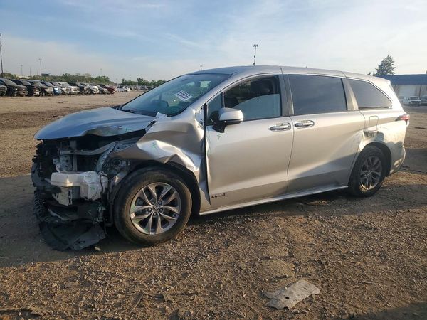 2021 TOYOTA SIENNA LE