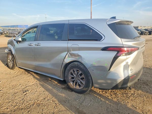 2021 TOYOTA SIENNA LE