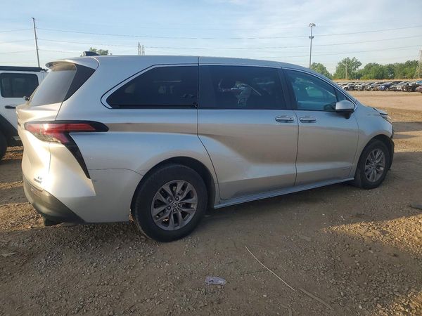 2021 TOYOTA SIENNA LE