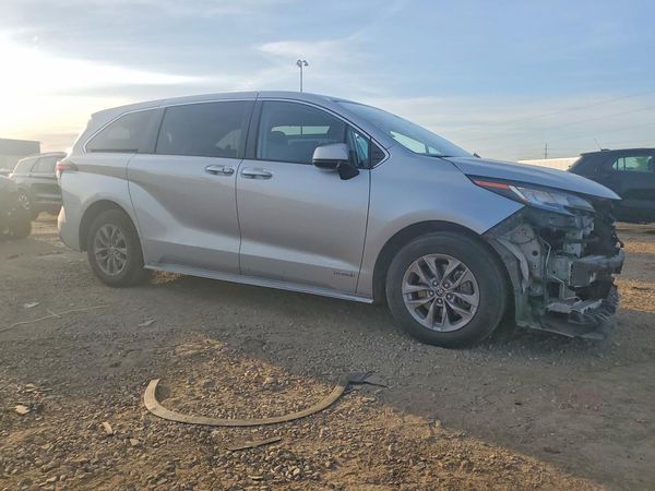 2021 TOYOTA SIENNA LE