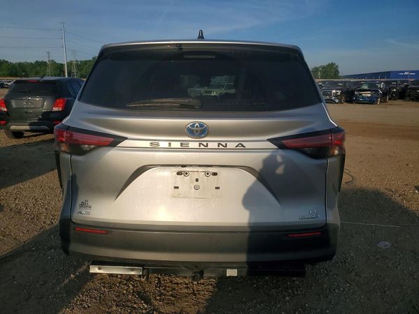 2021 TOYOTA SIENNA LE