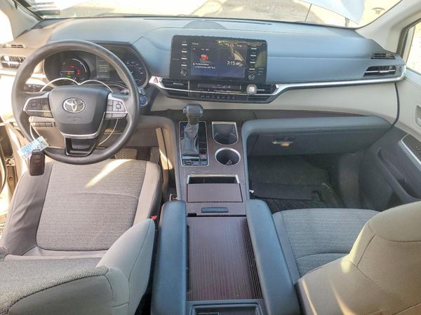 2021 TOYOTA SIENNA LE
