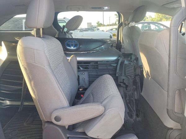 2021 TOYOTA SIENNA LE