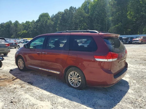 2014 TOYOTA SIENNA