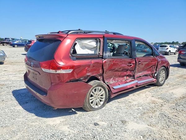 2014 TOYOTA SIENNA